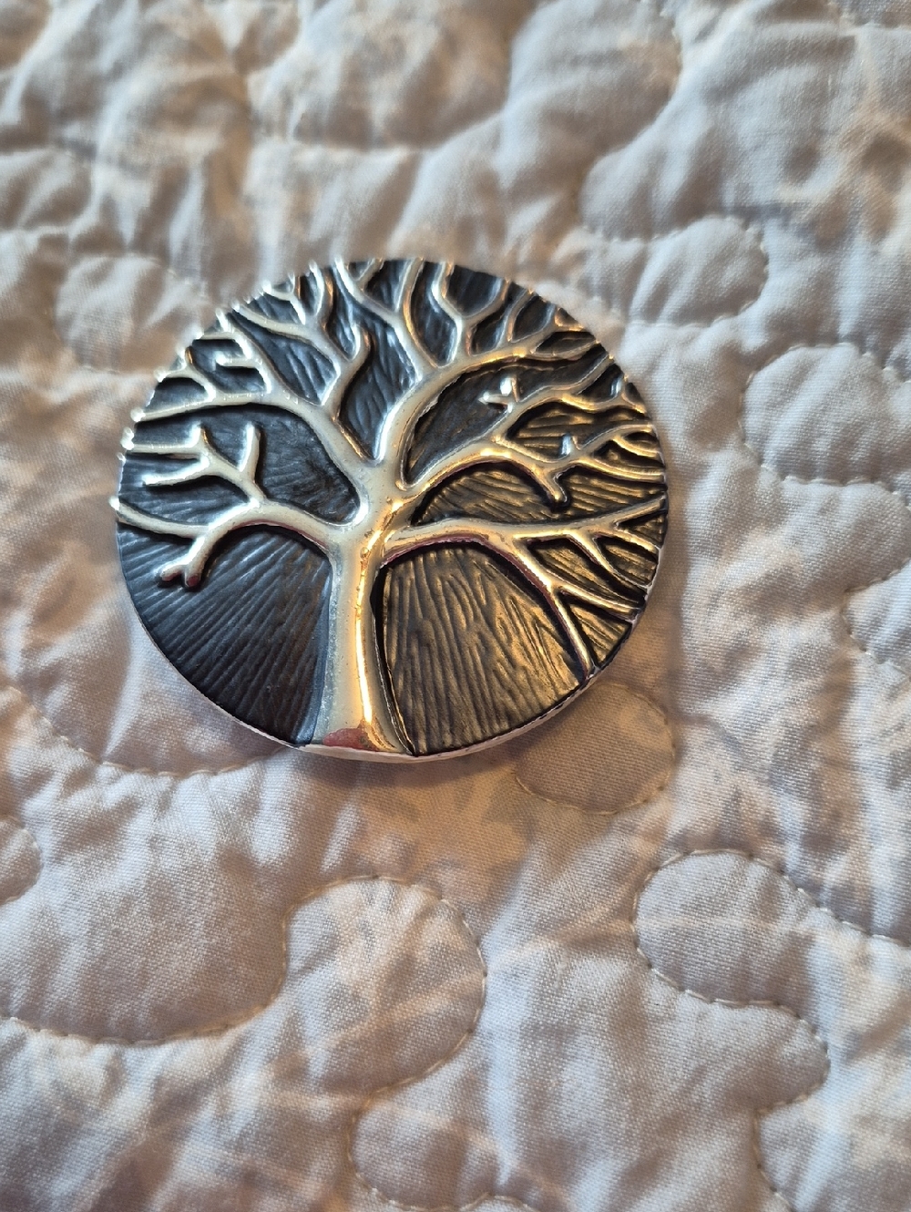 Brooch Magnetic Round Tree of Life Silver-Tone